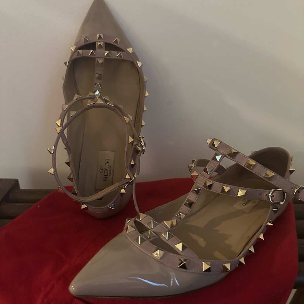 Valentino Nude Patent Rockstud flats